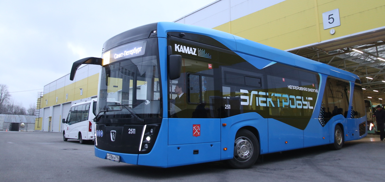 КАМАЗ продолжает тестировать в Петербурге электробус с ночной зарядкой