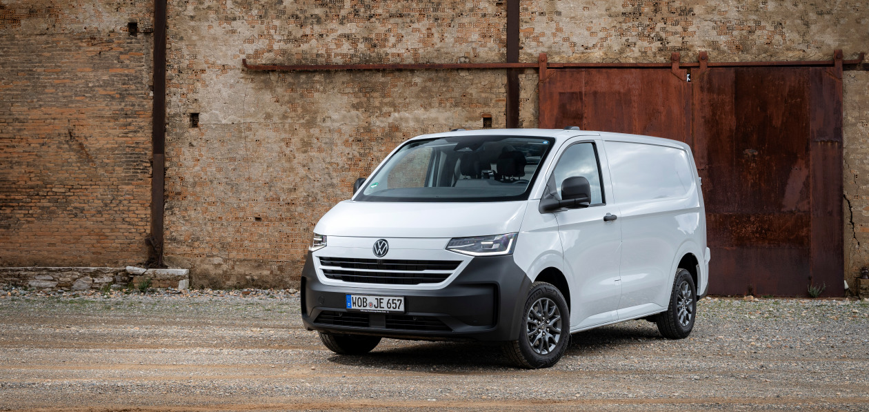 Новые Volkswagen Transporter и Caravelle едут к первым заказчикам