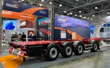 Mayer Cargoline показал в Москве обновленный полуприцеп-контейнеровоз