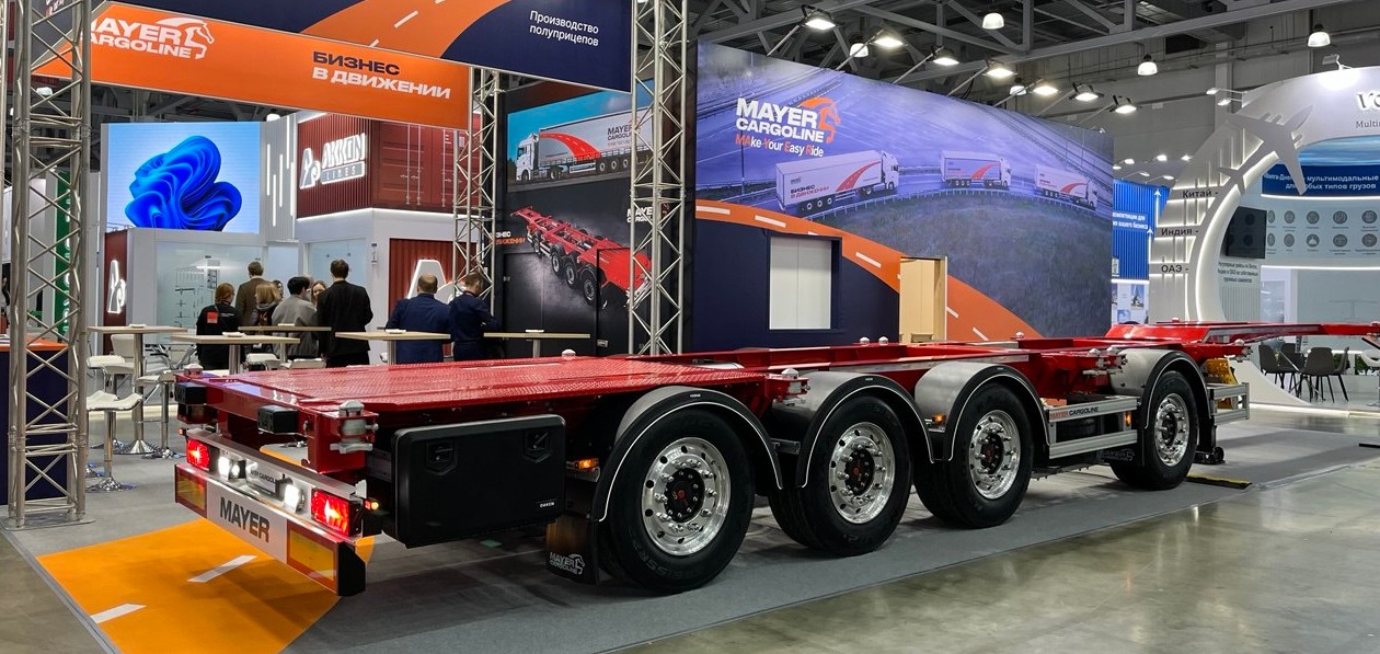 Mayer Cargoline показал в Москве обновленный полуприцеп-контейнеровоз