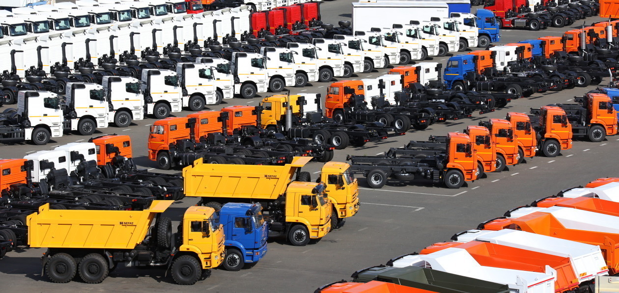 Продажи новых грузовиков в августе рухнули на 56%