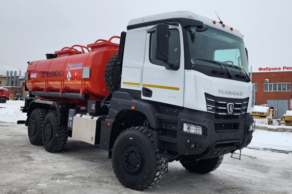 КАМАЗ выпустил полноприводные топливозаправщики на шасси К5