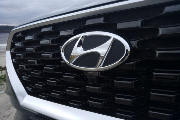 Hyundai покажет в Париже два новых кроссовера и электровэн