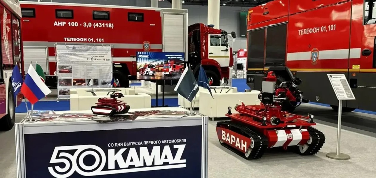 КАМАЗ показал пожарного робота ВАРАН ПЛ-30 в Казани