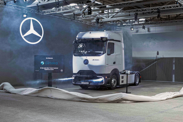 Mercedes-Benz Trucks поставит Girteka 900 грузовиков Actros L