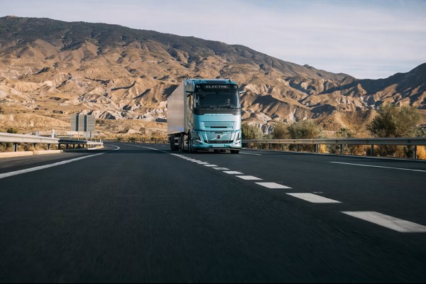 Volvo начала выпуск электрических грузовиков с запасом хода 700 км
