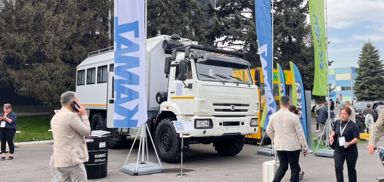 КАМАЗ показал обновленный полноприводный КАМАЗ-43118