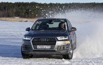 По льду как по асфальту: учимся управляемым скольжениям в Audi Driving School