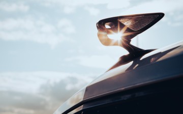 «Осенний тур» Bentley. Экспресс-тест новых Bentayga Speed и Flying Spur: быть и казаться