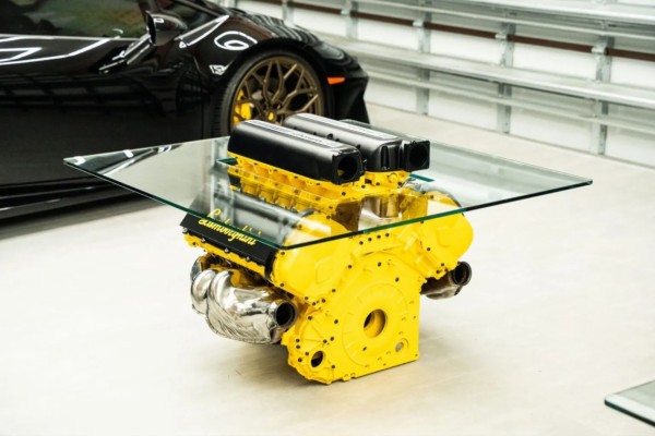 Двигатели Ferrari и Lamborghini стали журнальными столиками