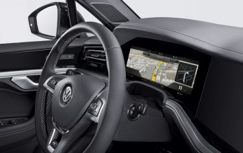Bosch представил изогнутую приборную панель