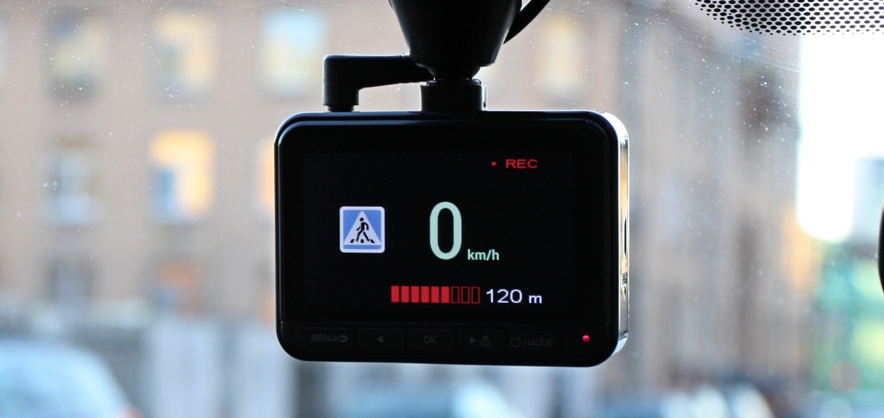 Тест видеорегистратора Navitel R700 GPS Dual: как швейцарский нож