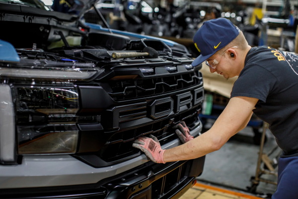 Искусственный интеллект уступил естественному: как Ford повысил качество своих машин, отказавшись от ИИ-инструментов