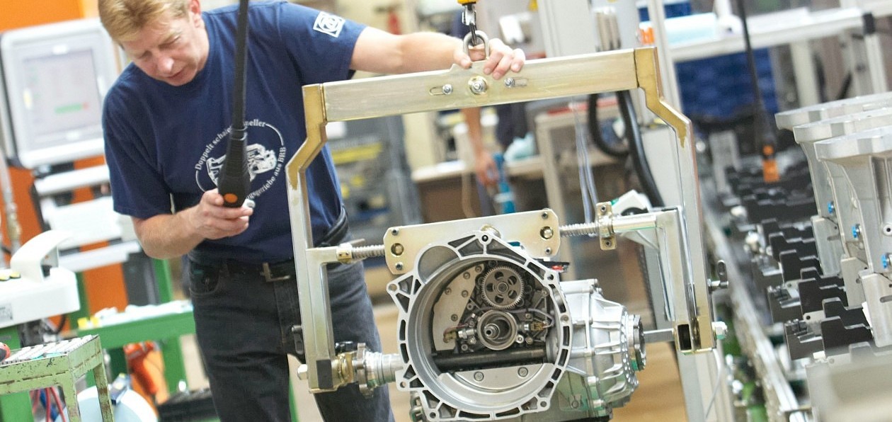 ZF поставил на конвейер новую роботизированную коробку передач