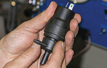 Тест 15 насосов омывателя лобового стекла для Lada: «СтартВОЛЬТ», «Москва», КЗАЭ, БелАК, Hofer, ХПА, «Прамо», Cartronic, СОАТЭ, ЗАО «Луч», Fenox, СМЗ, ЗАО НПФ «Витал», Zommer и No name