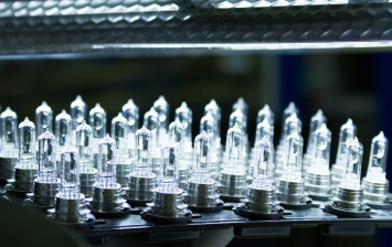 В Екатеринбурге пресекли торговлю поддельными лампами Osram
