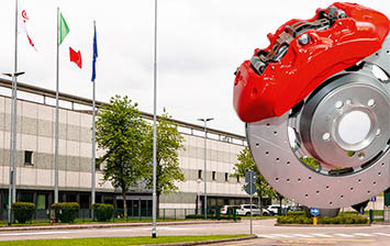Как делаются знаменитые красные тормоза: исследуем завод Brembo в Италии