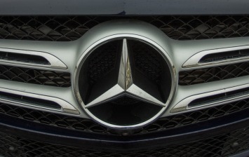 Mercedes «научит» автомобили сообщать коммунальщикам о скользких дорогах