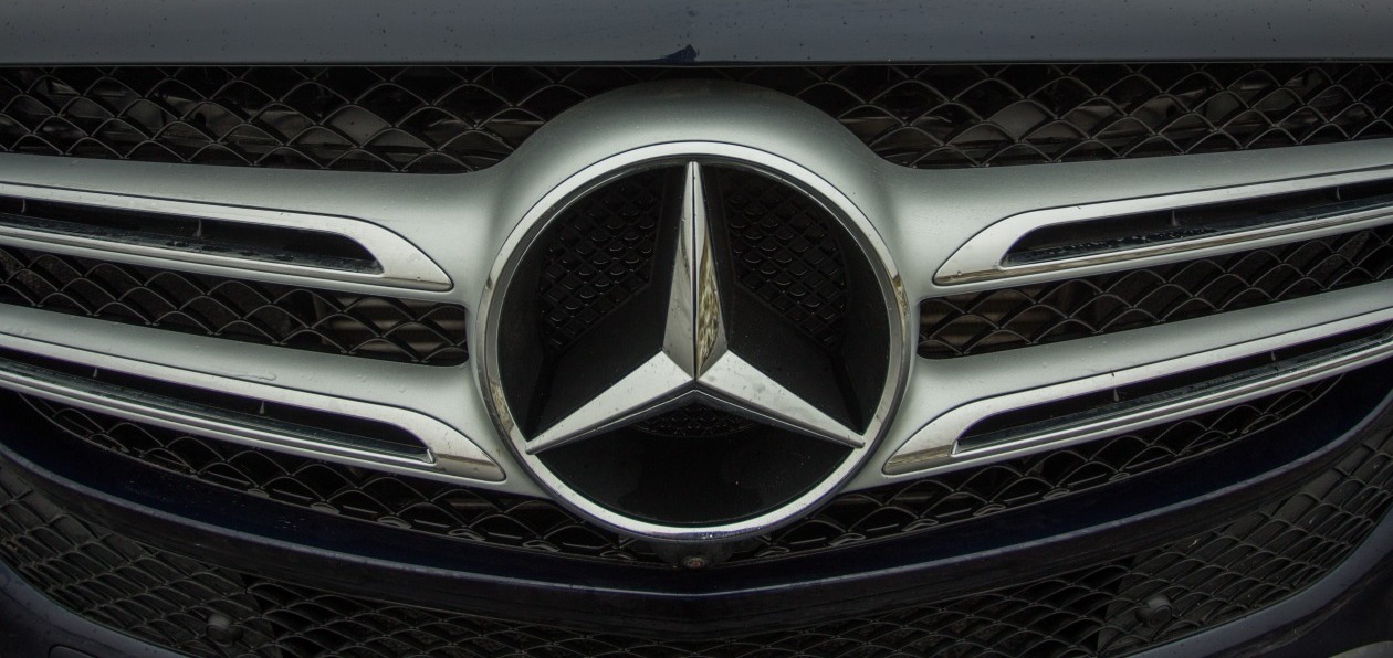 Mercedes «научит» автомобили сообщать коммунальщикам о скользких дорогах