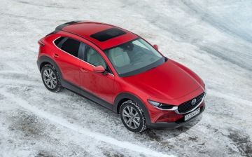 Новая Mazda CX-30 получила люк Webasto