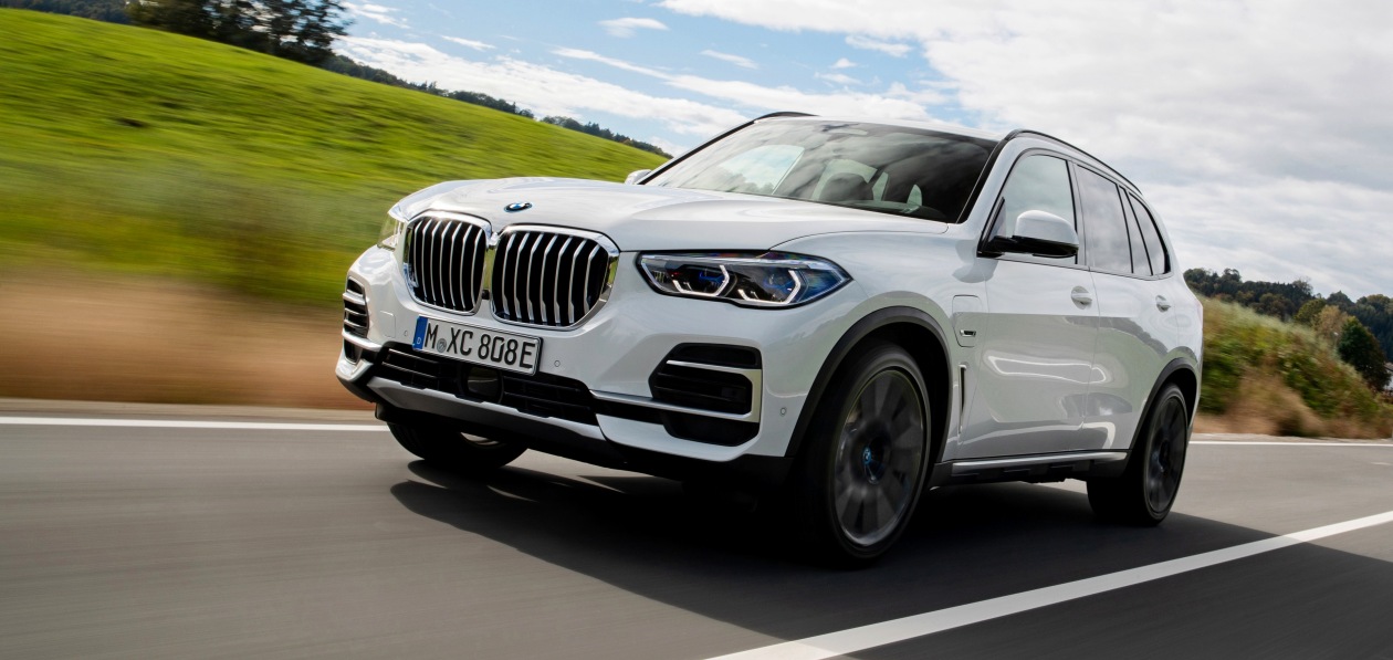 Гибридный BMW X5 получит экологичные шины Pirelli