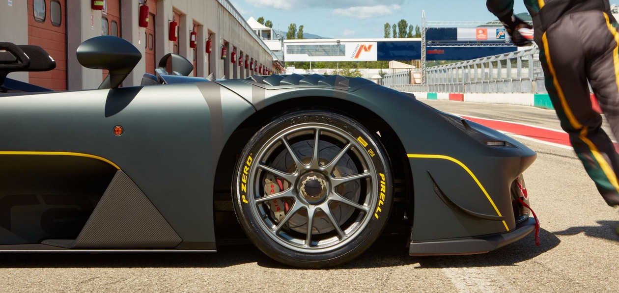 Pirelli разработала слики для Dallara Stradale EXP