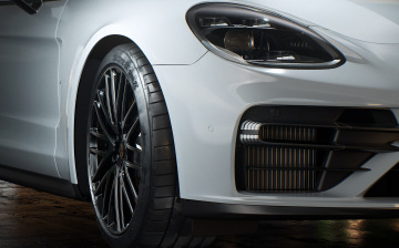 Hankook обует в фирменные шины Porsche Panamera