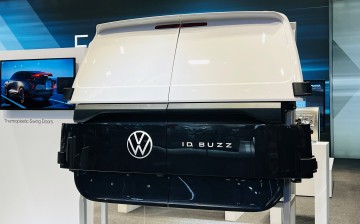 Magna разработала распашные двери из термопластика для VW ID. Buzz