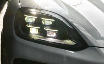 В Hella рассказали о матричных светодиодных фарах для Porsche Cayenne