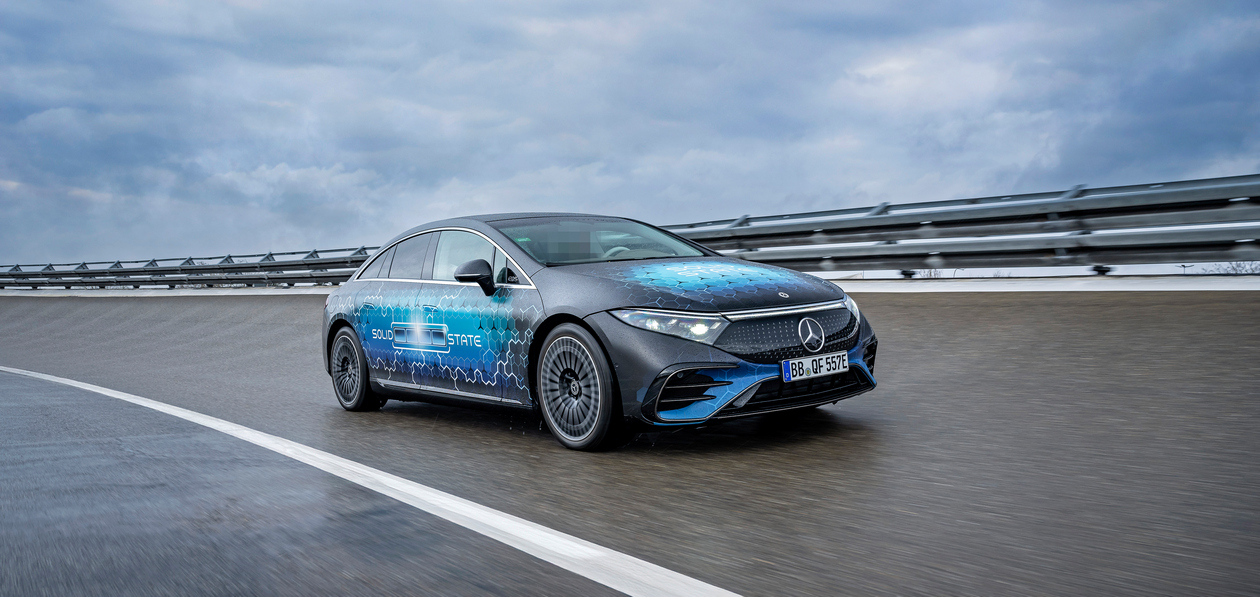 Mercedes и Factorial приступили к дорожным тестам твердотельных аккумуляторов