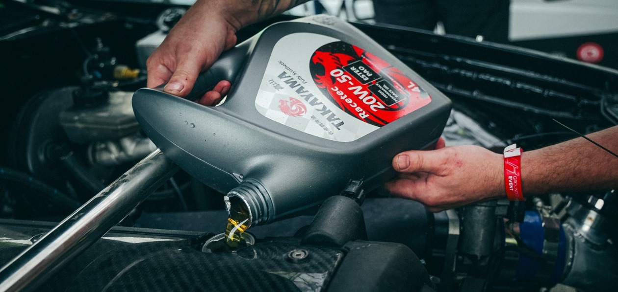 Takayama запустил продажи моторных масел Racetec 20W-50