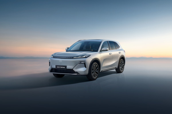 Гибридный Geely EX5 получил новую версию