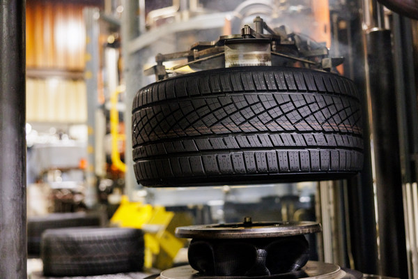 Continental расширит линейку шин UHP на 650 типоразмеров