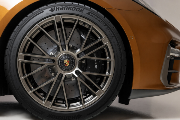 Hankook обул новый Porsche Panamera